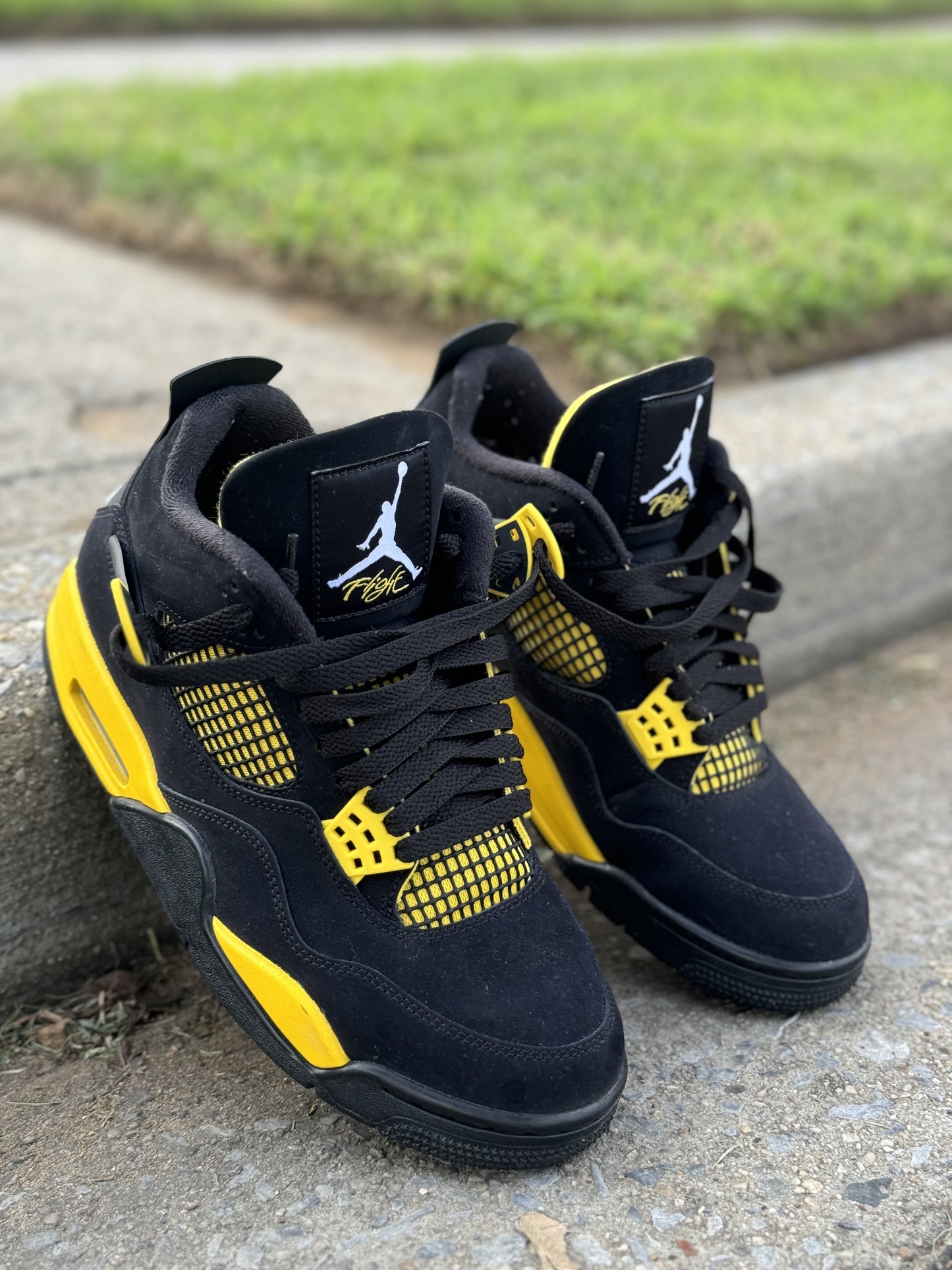 Jordan 4 Thunder